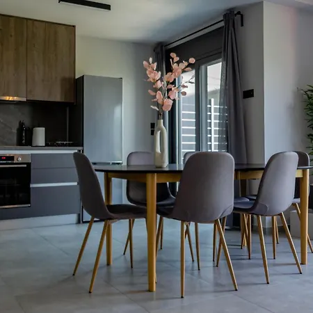 Apartment Marimar Panoramic Retreat: Magnificent Space And Breathtaking Gulf View Kalamata