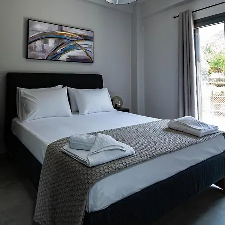 Marimar Panoramic Retreat: Magnificent Space And Breathtaking Gulf View Lägenhet Kalamata